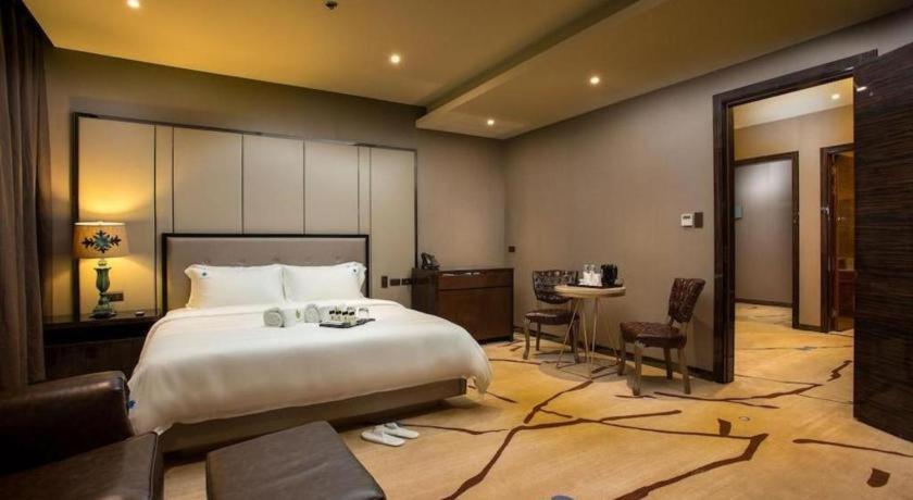 Lotus Blu Hotel Legazpi Eksteriør bilde
