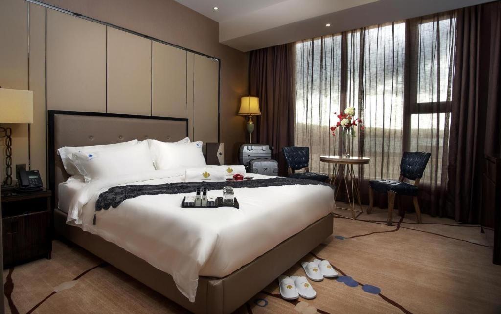 Lotus Blu Hotel Legazpi Eksteriør bilde